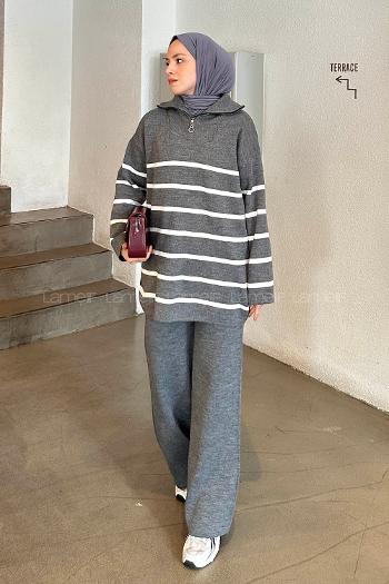 Lamelif Yaka Fermuarlı Çizgili Triko Tesettür Takım Gri