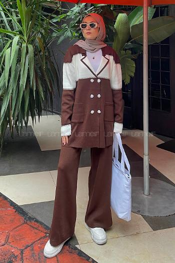 Lamelif Yakalı Önü Düğmeli Tasarım Triko Tesettür Takım Kahverengi