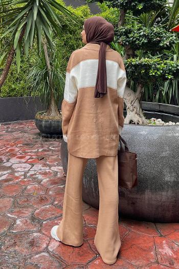Lamelif Yakalı Önü Düğmeli Tasarım Triko Tesettür Takım Sütlü Kahve
