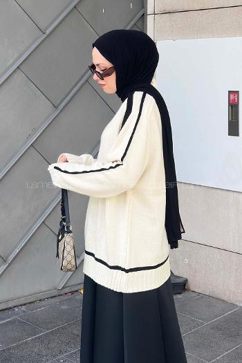 Lamelif Balıkçı Yaka SiyahŞerit Detaylı Kazak Ekru