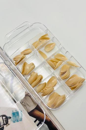 Nude-en Artificial Nails