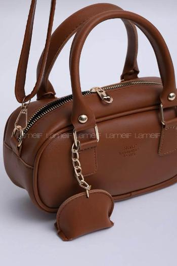 Lamelif Charm Detaylı Fermuarlı Ayarlanabilir Askılı El, Kol ve Omuz Çantası Taba