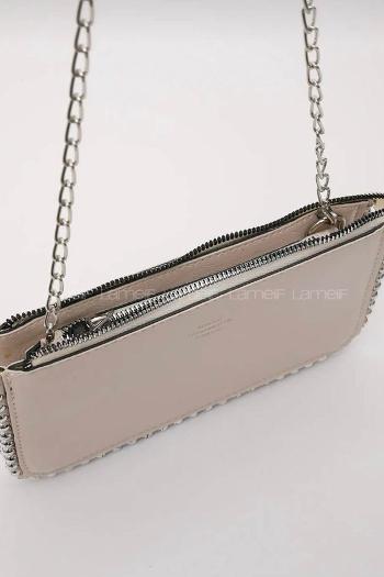 Lamelif Zımbalı Çapraz Askılı Zincirli Model Yumuşak Deri Fermuarlı Kadın Omuz Çantası Krem