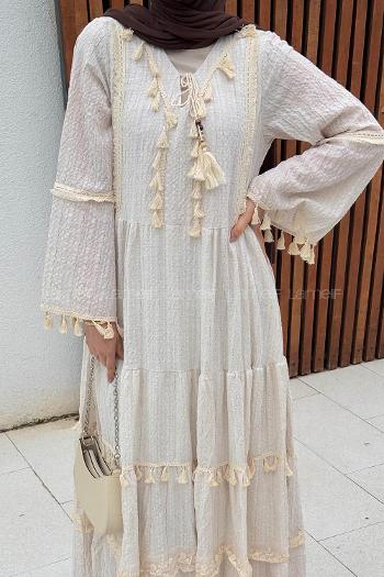 Lamelif Kat Detaylı Gofre Tesettür Elbise Bej