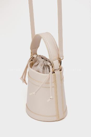 Lamelif Kova model Kontrast Dikişli Büzgülü Kapatma El ve Omuz Çanta Krem