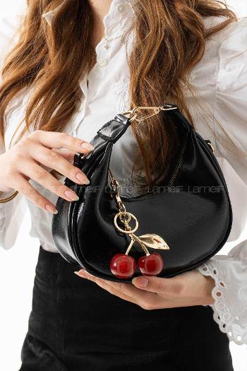 Lamelif Betty Model Charm Hediyeli Kadın El Ve Omuz Çantası Siyah