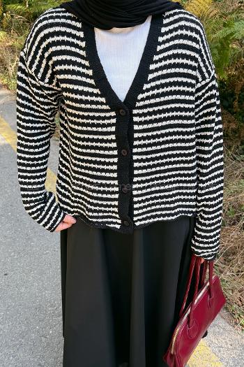 Lamelif İnce Çizgili Triko Hırka Siyah