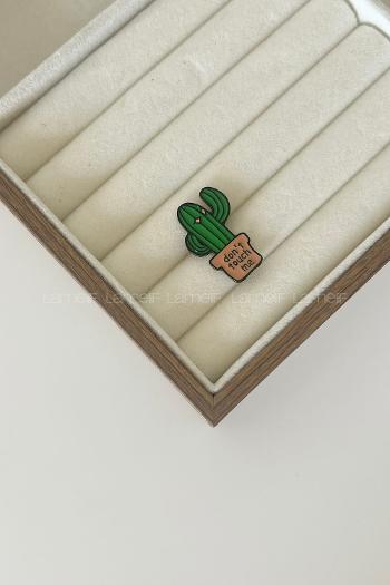 Modalamelif Bana Dokunma Yazılı Demir Broş