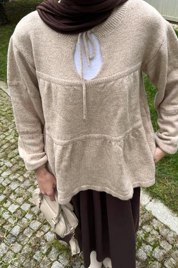 Lamelif Yakası Bağcıklı Triko Kazak Bej