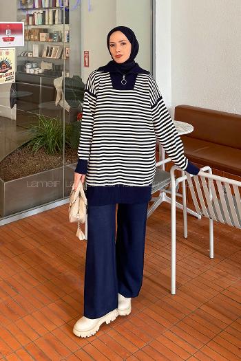 Lamelif Çizgili Balıkçı Yaka Triko Takım Lacivert