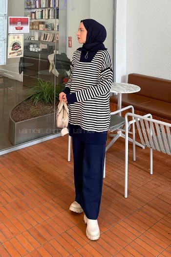 Lamelif Çizgili Balıkçı Yaka Triko Takım Lacivert