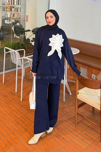 Lamelif Çiçek Aksesuarlı Triko Takım Lacivert