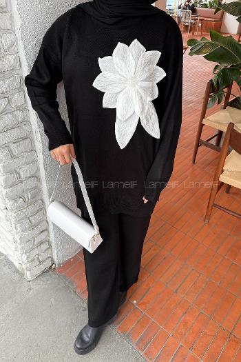 Lamelif Çiçek Aksesuarlı Triko Takım Siyah