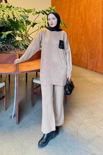 Camel Crew Neck Long Arm Knitwear Regular Trousers Comfortable Suit