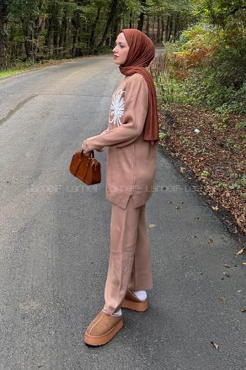 Camel Crew Neck Long Arm Acrylic Regular Trousers Comfortable Suit