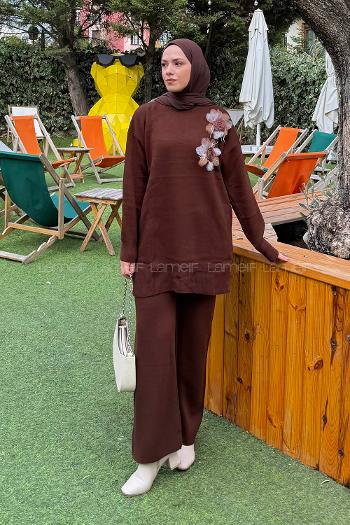 Bitter Brown Neckband Long Arm Acrylic Knitwear Regular Trousers Comfortable Suit