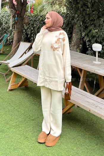 Lamelif Aksesuarlı Triko Takım Bej