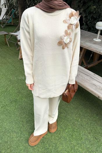 Lamelif Aksesuarlı Triko Takım Bej