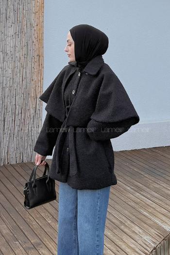 Lamelif Bağlama Detaylı Pelerinli Kaban Siyah