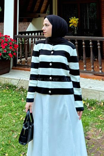 Lamelif Düğme Detaylı Çizgili Hırka Siyah
