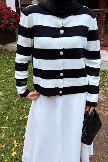 Lamelif Düğme Detaylı Çizgili Hırka Siyah