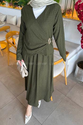 Lamelif Broş Detaylı Etekli Takım Haki