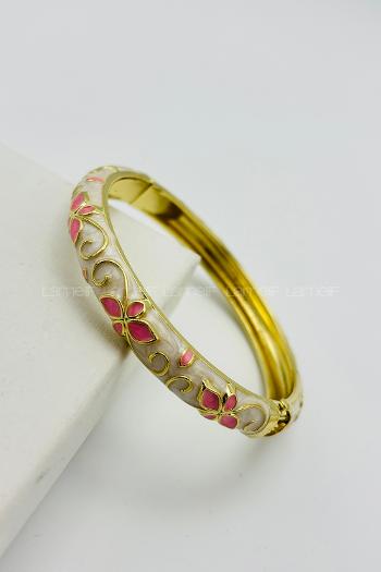 White Belted Gold Straight Wristband