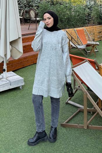 Lamelif Çiçek Detaylı Triko Kazak Açık Gri