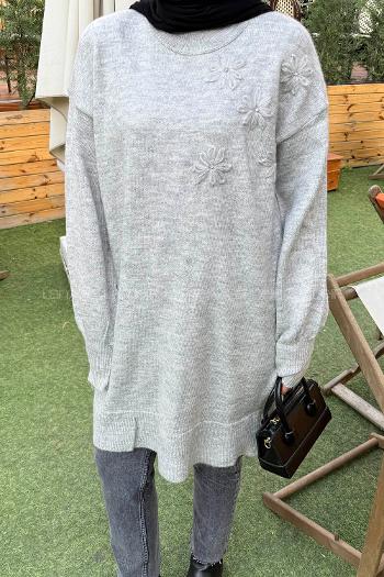 Lamelif Çiçek Detaylı Triko Kazak Açık Gri