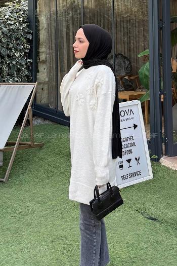 Lamelif Çiçek Detaylı Triko Kazak Natural