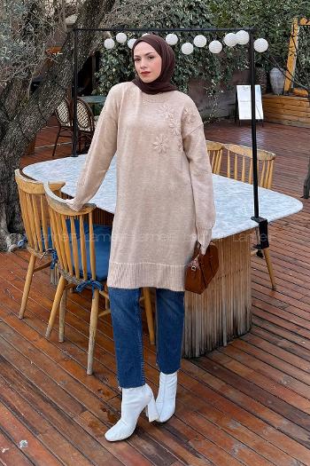 Lamelif Çiçek Detaylı Triko Kazak Sütlü Kahve