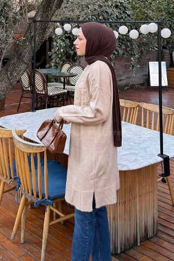 Lamelif Çiçek Detaylı Triko Kazak Sütlü Kahve