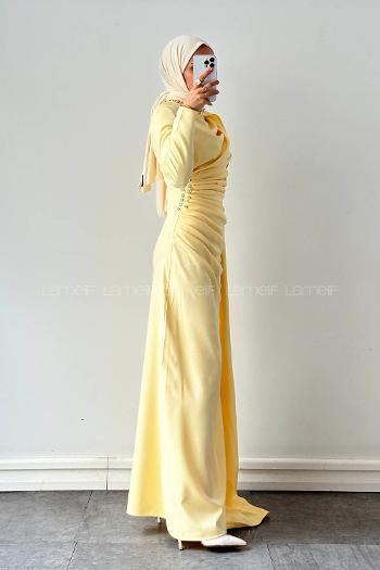 Lamelif Pelerin Detaylı Taşlı Elbise Sarı