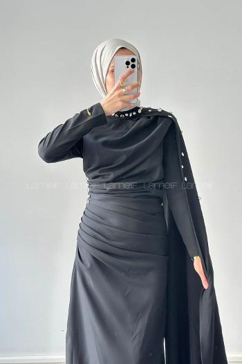 Lamelif Pelerin Detaylı Taşlı Elbise Siyah
