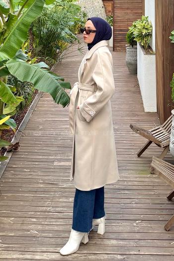 Lamelif Bağlama Detaylı Kaşe Kaban Krem