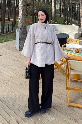 Cream Neckband Sleeveless Arm Coat