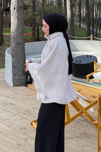 Cream Neckband Sleeveless Arm Coat