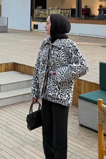 White Black Normal Neck Long Arm Coat