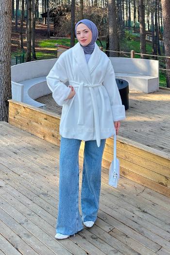 Lamelif Kol Kürk Detaylı Kaban Beyaz