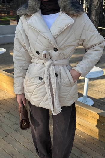 Lamelif Kürk Yaka Bağlama Detaylı Mont Taş Rengi