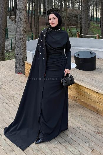 Lamelif Pelerin Detaylı Taşlı Elbise Siyah