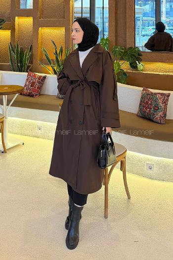 Lamelif Uzun Apoletli Oversize Trenç Kahverengi