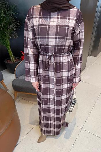 Lamelif Ekose Desen Tesettür Elbise Kahverengi-Bej