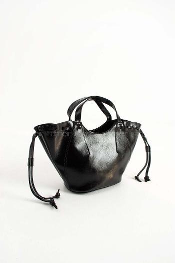 Lamelif Deri Görünümlü Kadın Kol Çantası Siyah