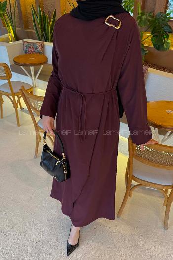 Lamelif Broş Detaylı Tesettür Elbise Bordo