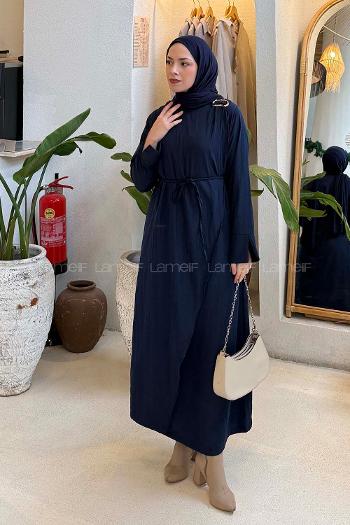 Lamelif Broş Detaylı Tesettür Elbise Lacivert