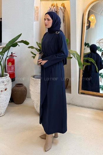 Lamelif Broş Detaylı Tesettür Elbise Lacivert