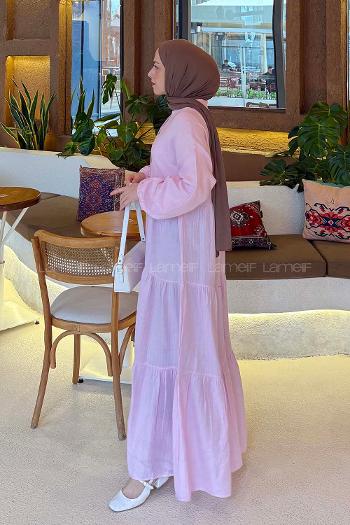 Lamelif Ön Yarım Düğme Detaylı Müslin Kumaş Tesettür Elbise Pembe