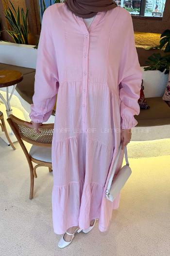 Lamelif Ön Yarım Düğme Detaylı Müslin Kumaş Tesettür Elbise Pembe