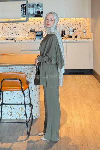 Lamelif Modal Pelerinli Takım Haki